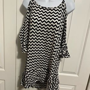 TORRID Cold Shoulder Chevron Tunic - Lg